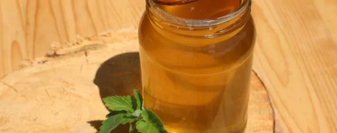 банка с сиропом из мяты